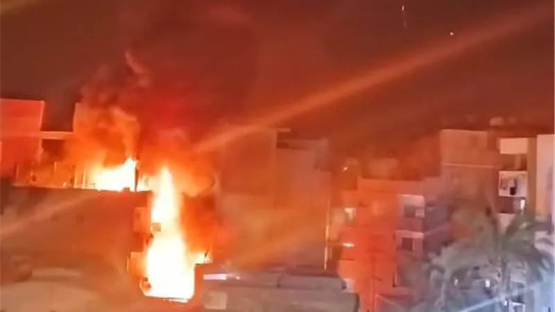 الحماية المدنية تسيطر علي حريق اندلع بعمارتين سكنيتين بأسوان