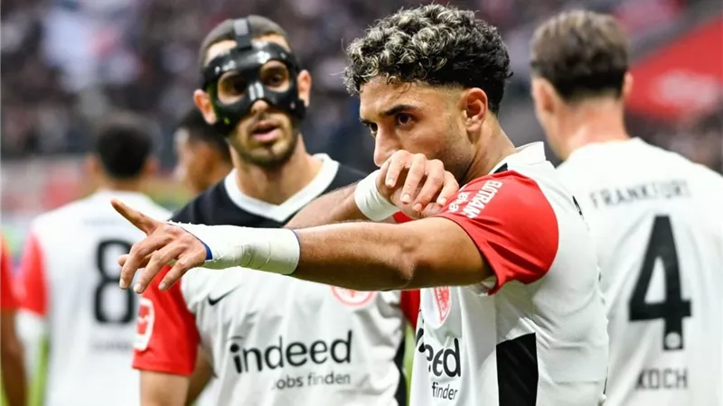 شوط أول سلبى بين آينتراخت أمام أوجسبورج فى الدورى الألمانى