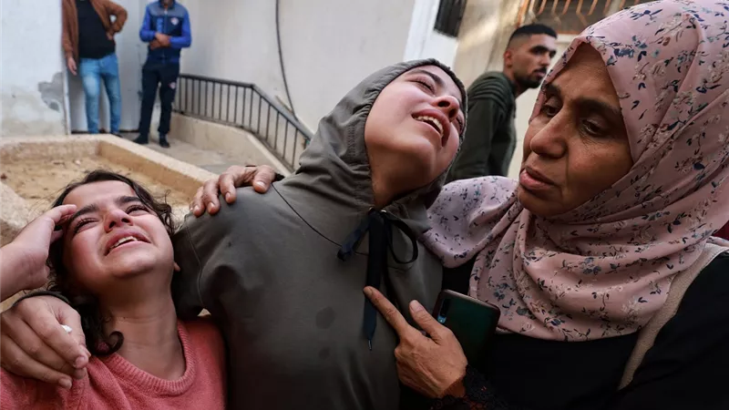 استشهاد 3 فلسطينيين جراء قصف الاحتلال الإسرائيلي شرق غزة