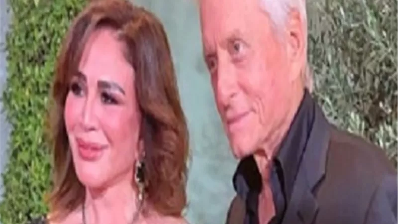 إلهام شاهين برفقة مايكل دوجلاس من مهرجان البحر الأحمر: عشقت فنه