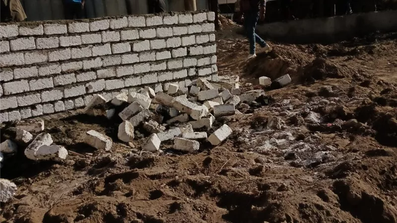 إيقاف أعمال بناء مخالف في المهد بحي شمال بمدينة الأقصر