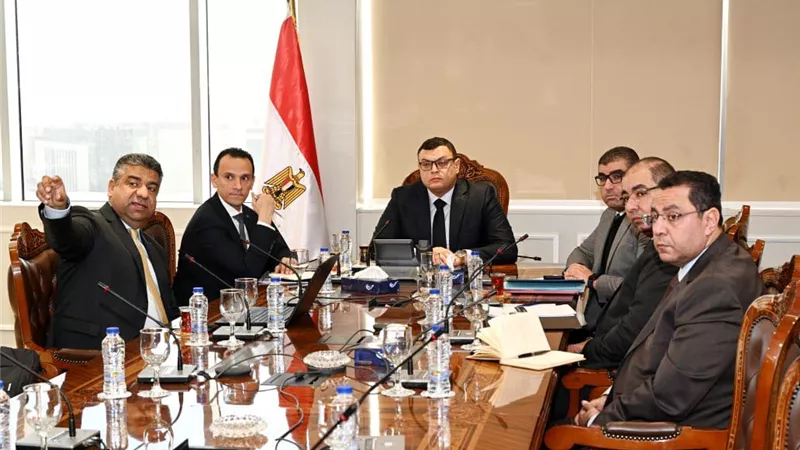 وزير الإسكان يناقش تعظيم الاستفادة من أصول المجتمعات العمرانية