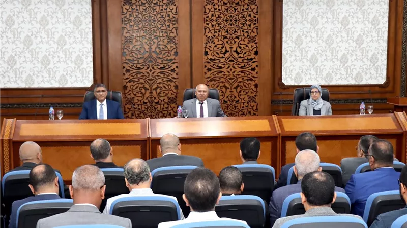 كامل الوزير: عدم تخصيص أي أرض جديدة في المناطق الصناعية دون ترفيق