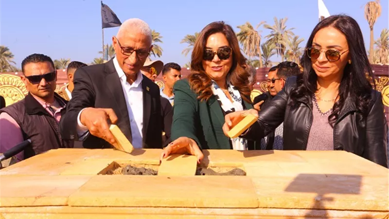 وزيرتا التضامن والتنمية المحلية تضعان حجر الأساس لسوق مركزي وأرض معارض بمدينة العريش