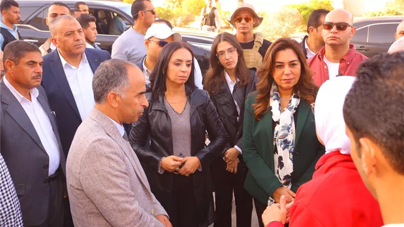 وزيرة التضامن تتفقد المركز اللوجستي والمخزن الجمركي للهلال الأحمر بالعريش