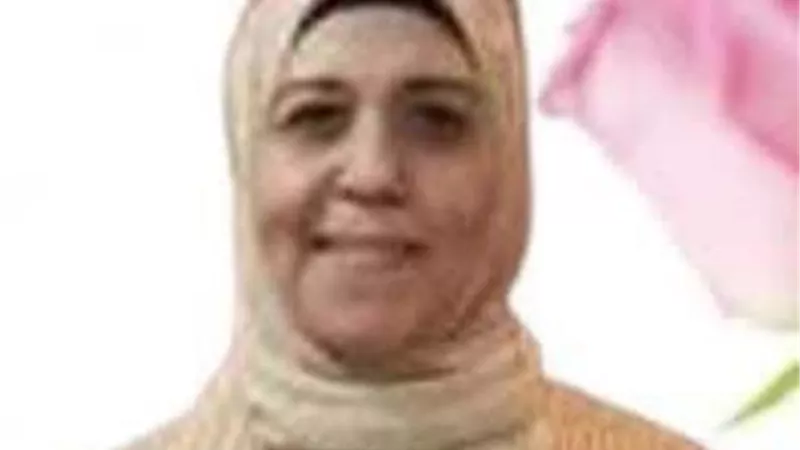 نسرين أبو الدهب مديرة لمدرسة اللوزي الثانوية بدمياط