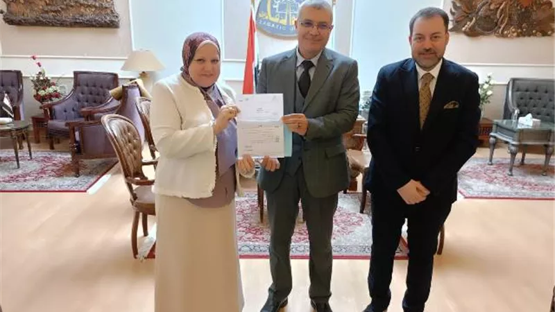 رئيس جامعة الزقازيق يعين أمل حسن وكيلاً للطب البشرى