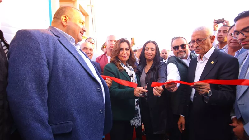وزيرتا التضامن والتنمية المحلية ومحافظ شمال سيناء يفتتحون محطة لتحلية المياه