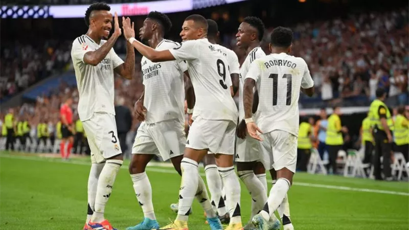 ريال مدريد يحسم موقفه من رحيل مدافعه في يناير