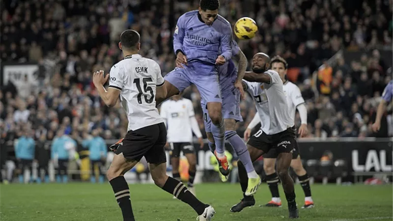 أزمة في موعد مباراة ريال مدريد وفالنسيا المؤجلة