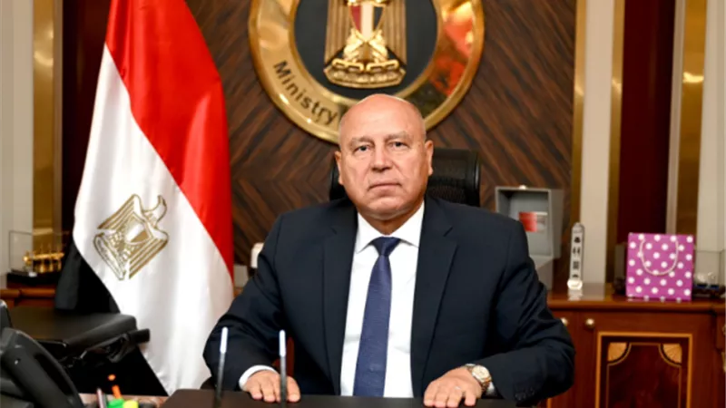 الوزير: سيتم تسليم21 مدبغة كاملة المستندات بمدينة الجلود لأصحابها