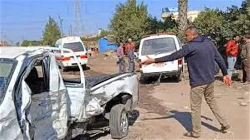 إصابة 5 إثر تصادم ميكروباص مع سيارة ربع نقل بالعاشر من رمضان