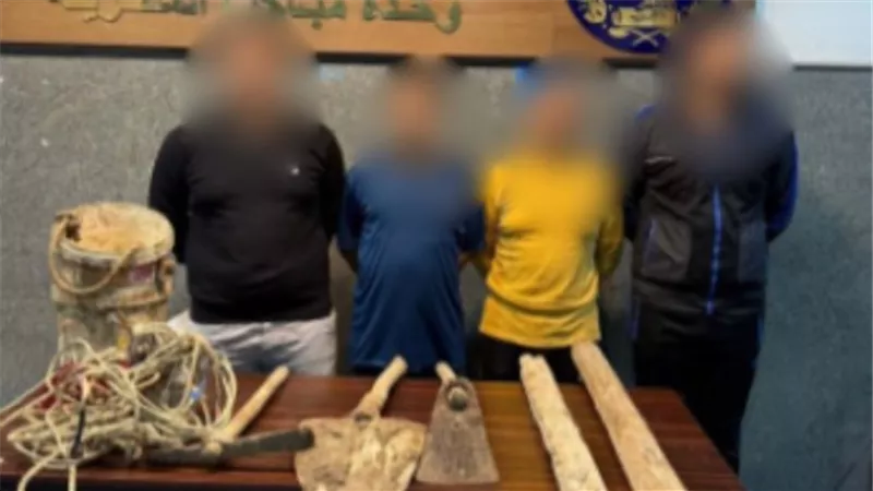 القبض على 4 ينقبون عن الآثار داخل منزل بالمطرية
