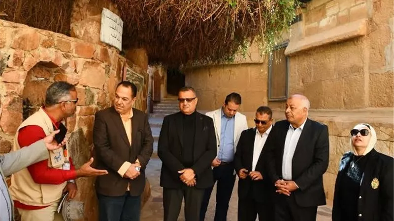 محافظ جنوب سيناء يزور دير سانت كاترين ضمن الاحتفال بذكرى كاترينا صور