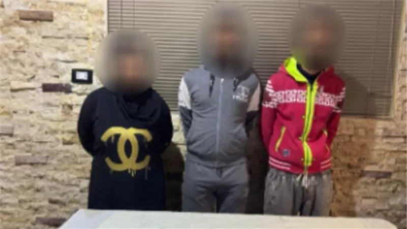 تعدي عاطلين وسيدة على عاطل وإجباره لتوقيع إيصالات أمانة بالسلام