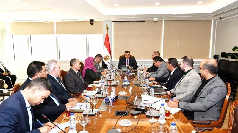 وزير الاسكان يوجه بحسن استغلال وتوجيه الكوادر البشرية