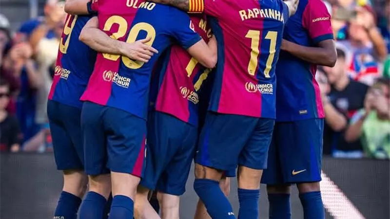 بعد 3 سنوات.. برشلونة يرتدي قميصه الأساسي أمام دورتموند