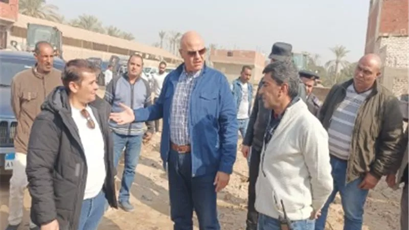 محافظ القليوبية يوقف 3 رؤساء محليات عن العمل ويحيلهم للتحقيق