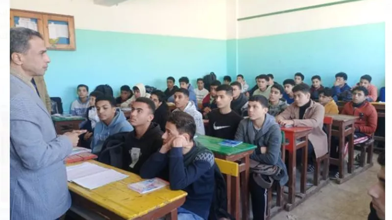 وكيل تعليم كفر الشيخ يتابع امتحانات شهر نوفمبر بالمدارس