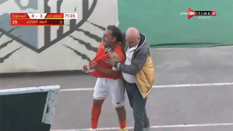 لاعب المنصورة يعتدي على مدربه فى دوري القسم الثاني