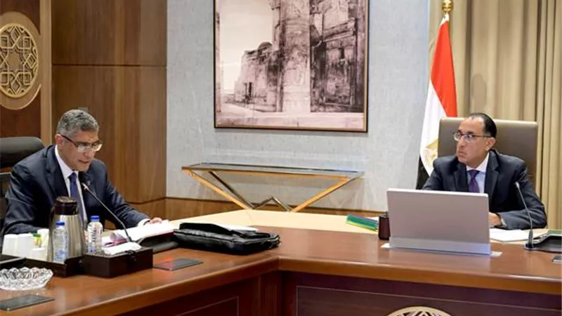 رئيس الوزراء يتابع عددا من ملفات العمل والمشروعات بمحافظة الجيزة