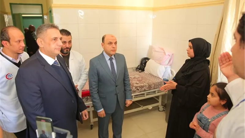 محافظ كفرالشيخ يطمئن على الأشقاء الفلسطينيين بالمستشفى العام