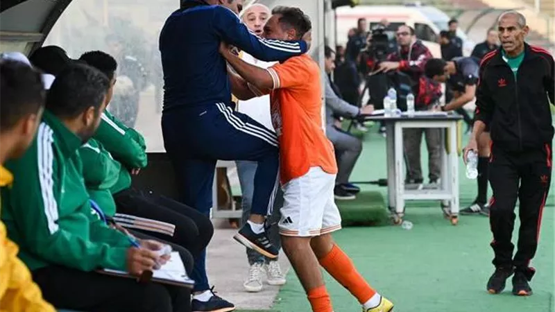 أحمد شاهين يعتذر لجماهير المنصورة ويعلن اعتزاله كرة القدم