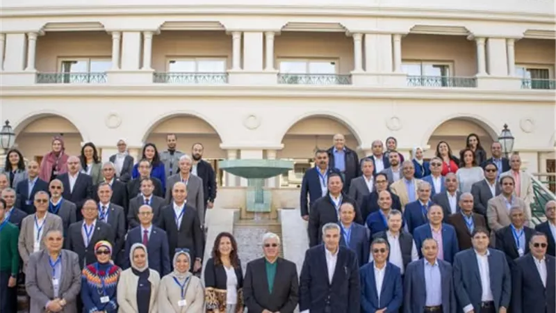 رئيس جامعة المنيا يشارك فى انطلاق برنامج القيادات الجامعية