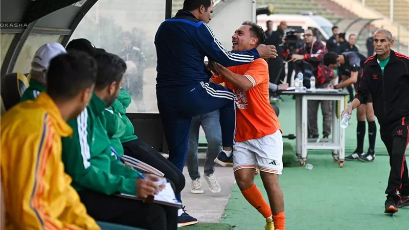 أحمد شاهين يعتذر لمدرب المنصورة على الهواء.. ورد فعل علاء نوح