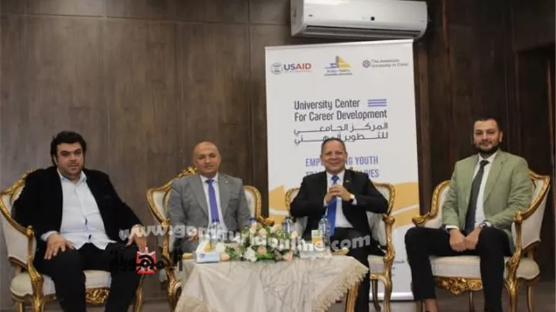 رئيس جامعة دمياط يفتتح ندوة الذكاء الإصطناعي وعلوم الحاسب