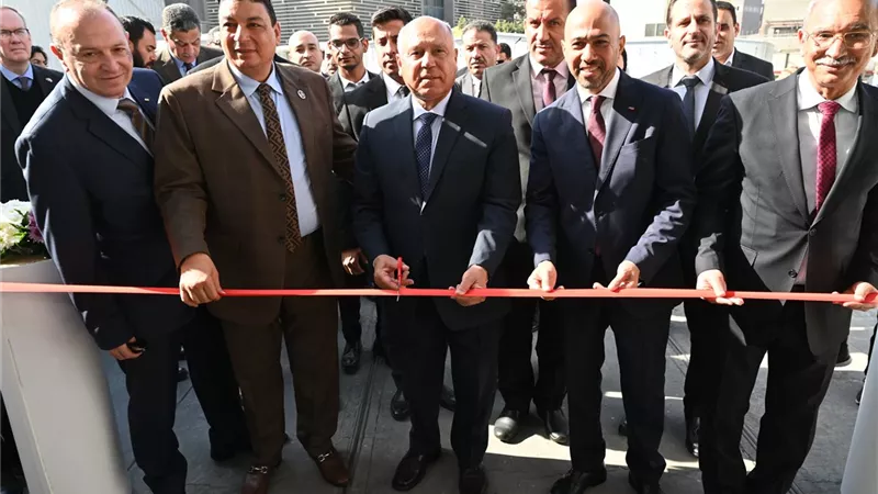 الوزير: أتوبيسات لنقل العاملين بالمنطقة الصناعية للقطار الكهربائي