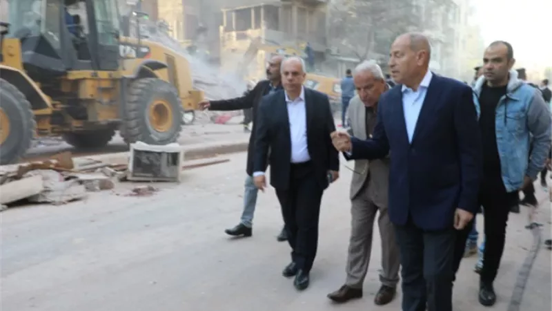 مصرع 2 وإصابة 6 إسفل أنقاض عقار الوايلى المنهار