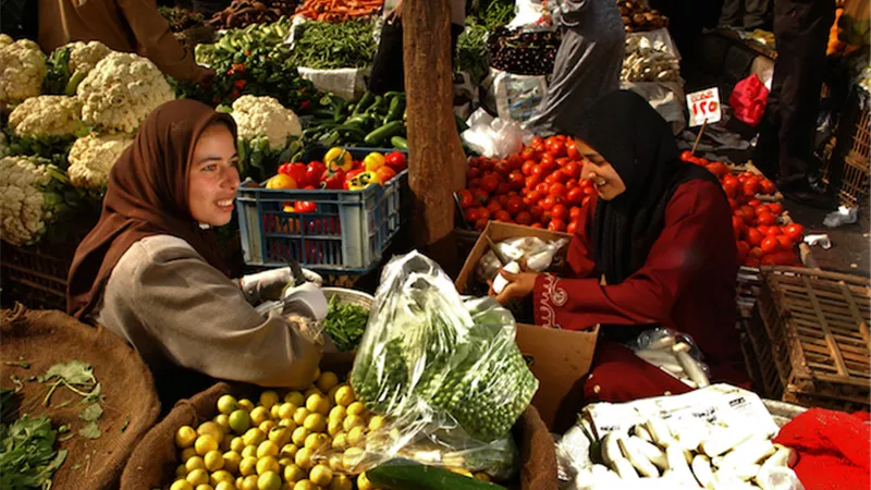 اجتماع موسع برئاسة المحافظ .. لتطوير أسواق مدينة الفيوم