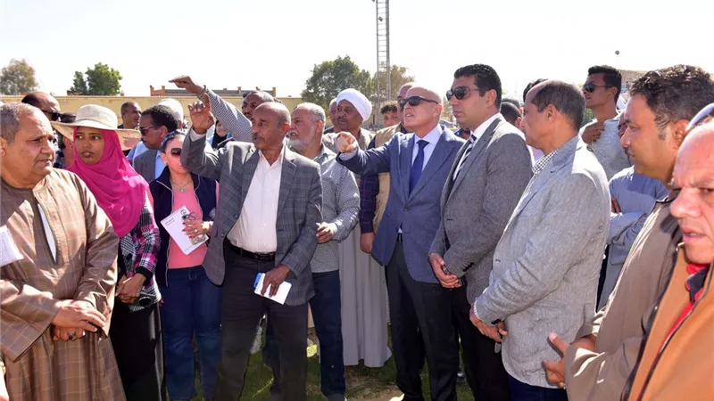 محافظ الاقصر: إستئناف أعمال مشروع الصرف الصحى المتوقف بالبعيرات