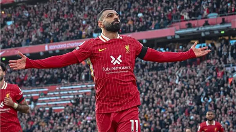 تطورات مثيرة بشأن تجديد عقد محمد صلاح مع ليفربول