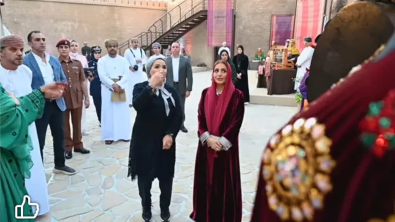 انتصار السيسى :سعدت بزيارة قلعة ميراني والاطلاع على الحرف التراثية التي تعكس إبداع الشعب العماني