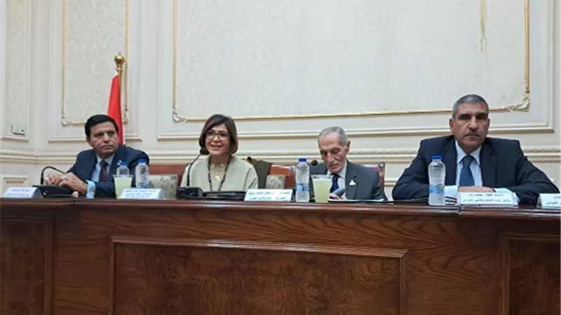 القليني تلقي محاضرة حول تأثيرات الإعلام الإلكتروني على الأمن القومي