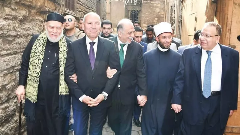 وزير الأوقاف يفتتح مسجد سيدي على الخواص يرافقه محافظ القاهرة