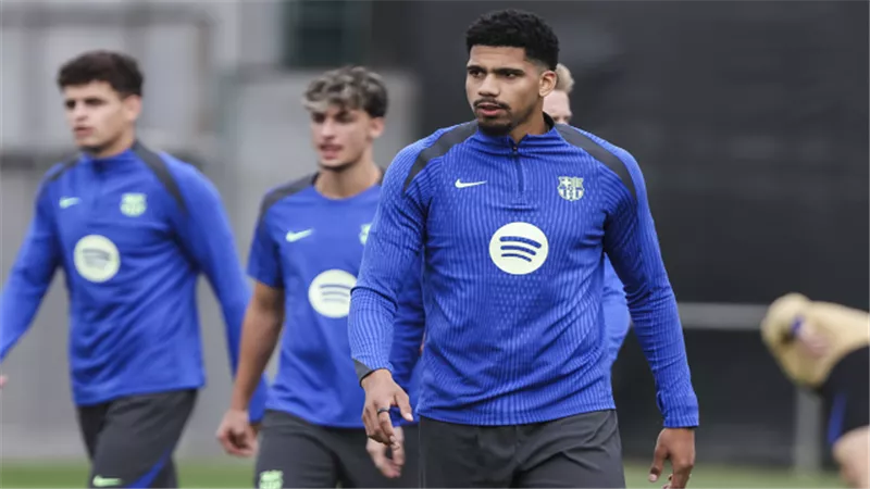 بعد غياب 6 أشهر.. برشلونة يستعيد خدمات أراوخو