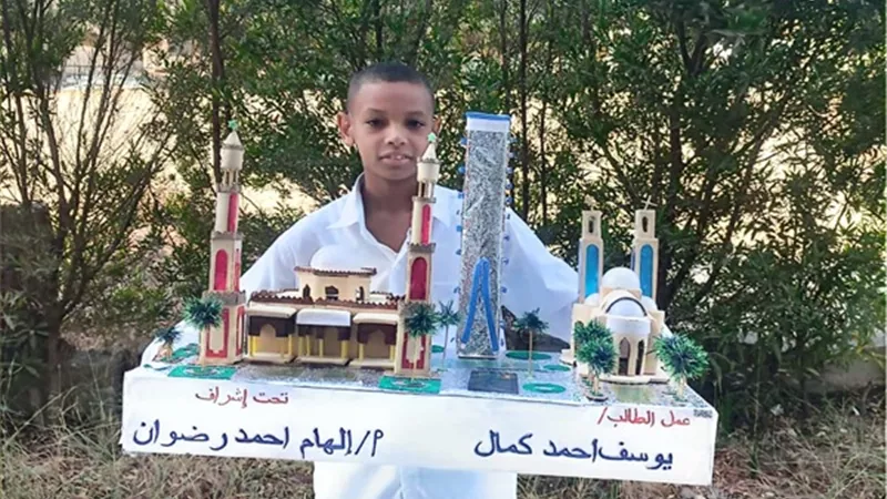 تكريم طالب بنجع حمادي لفوزه فى مسابقة 