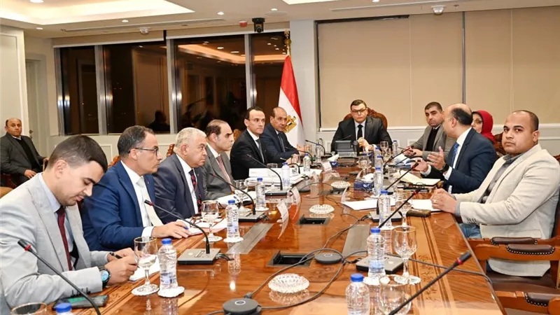 وزير التعليم يبحث مع (جايكا) سبل دعم خطة التوسع في المدارس المصرية اليابانية