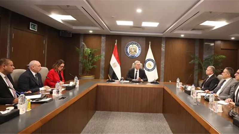 وزير البترول يستعرض مع نواب البرلمان والشيوخ محاور استراتيجية الوزارة
