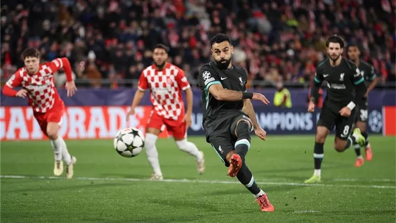 شاهد .. هدف محمد صلاح امام جيرونا من المدرجات وغناء الجماهير