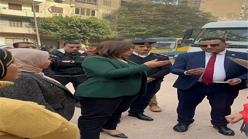 النيابة الإدارية تعاين موقع عقار حي الوايلي المنهار