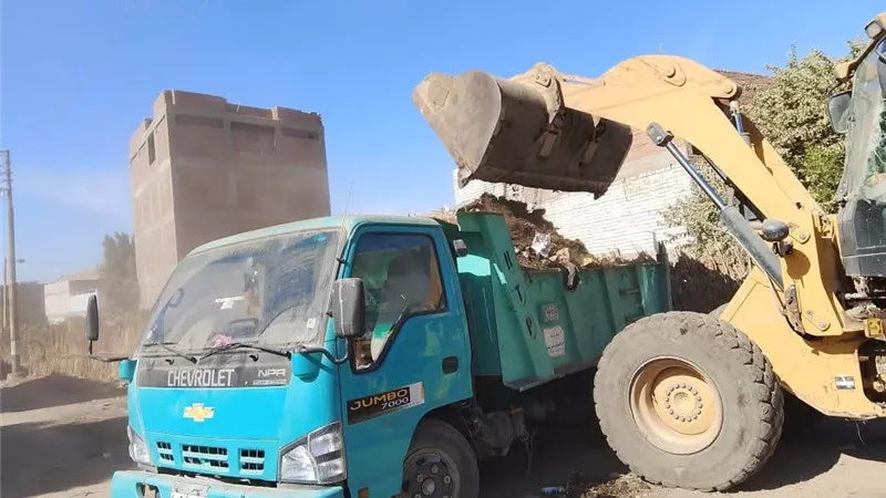 حملات مكثفة للنظافة وصيانة الإنارة بـ ٧ مراكز بالمنيا