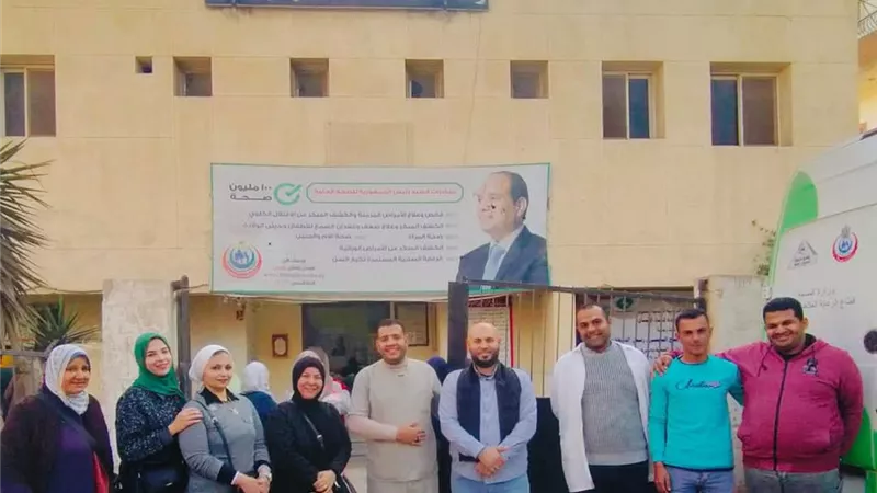 قافلة طبية تعالج المواطنين مجانا بقرية بالشرقية