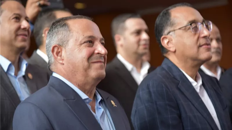 محافظ بورسعيد يشيد بجهود الأجهزة التنفيذية والأمنية بالمحافظة