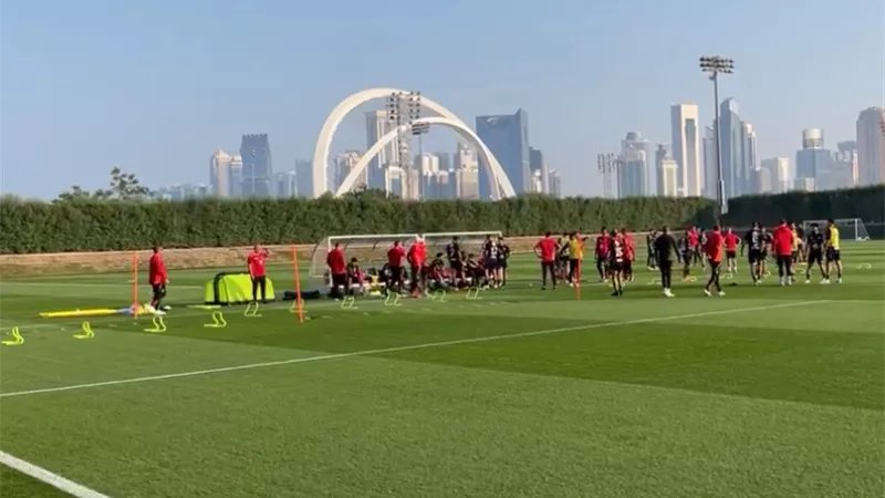 السماح لوسائل الإعلام بحضور جزء من مران الأهلي بقطر