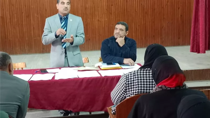 مدير تعليم الخانكة يلتقي مديري المدارس استعدادا للامتحانات
