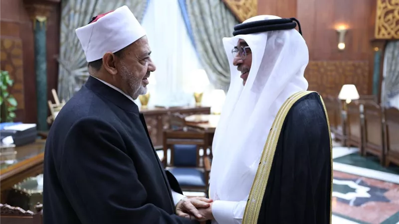 شيخ الأزهر يستقبل رئيس مكتبة قطر الوطنية لبحث سبل تعزيز التعاون